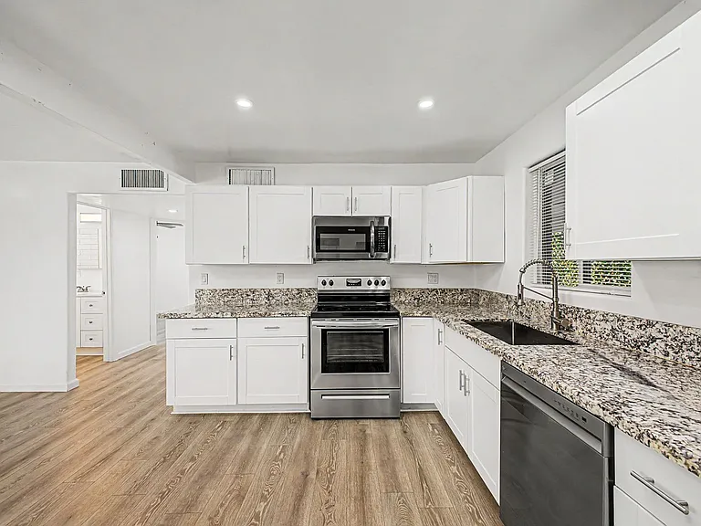 2309 N Columbus Blvd — Photo 7