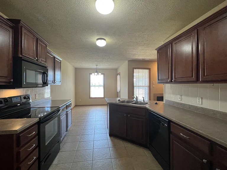 2248 E Timber Oak St — Photo 5