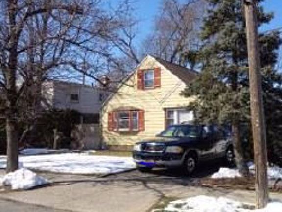 3rd image of 34 Garden Ave