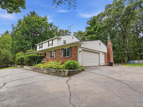 2nd image of 7125 Ridgewood Rd