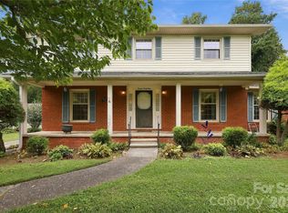 1641 Camelot Dr, Hendersonville, NC 28739