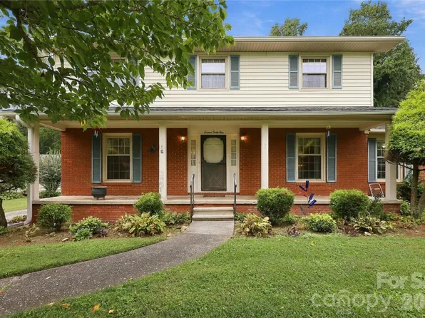 1641 Camelot Dr, Hendersonville, NC 28739