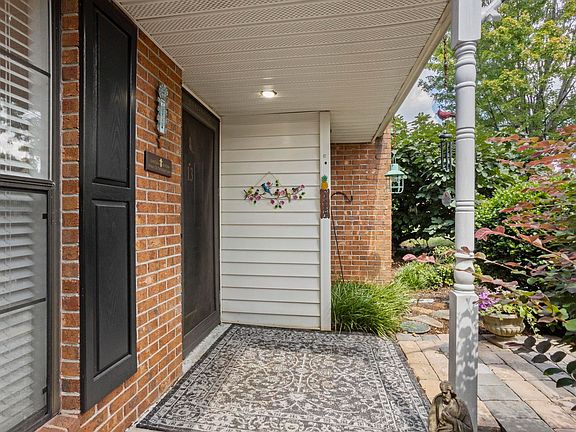 3rd image of 13 Forest Lake Dr