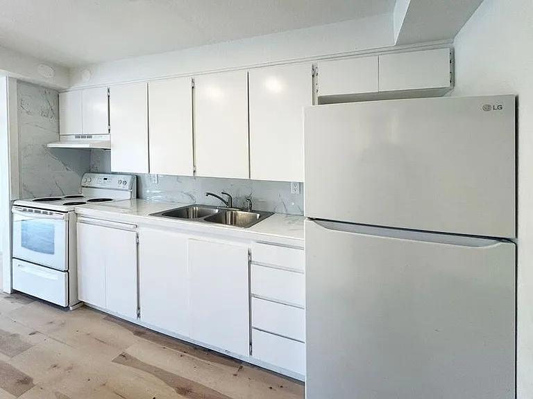 2210 W 19th Ave — Photo 11