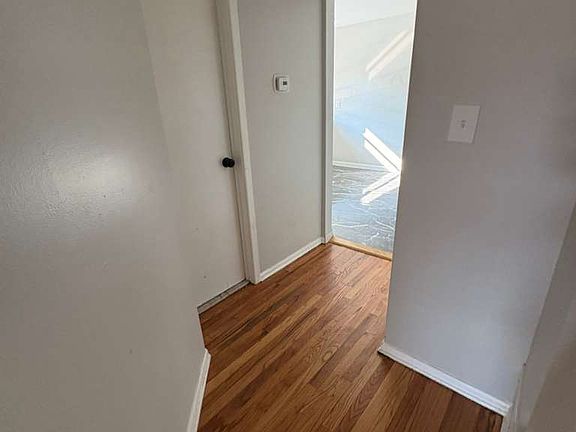 4th image of 919 Chandler Ave #1R