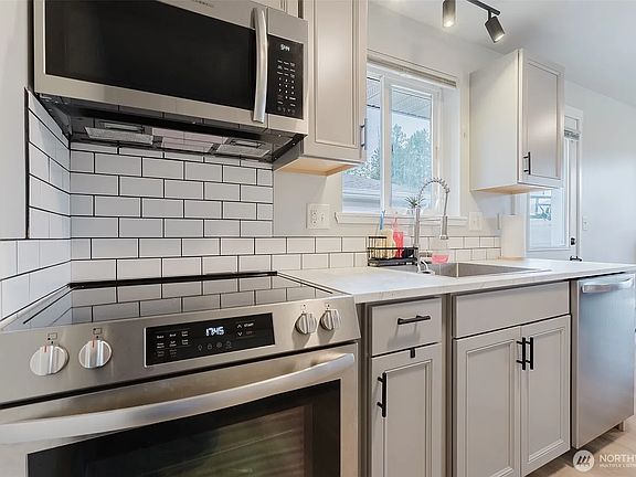 2nd image of 1650 Bayview Ave #1652