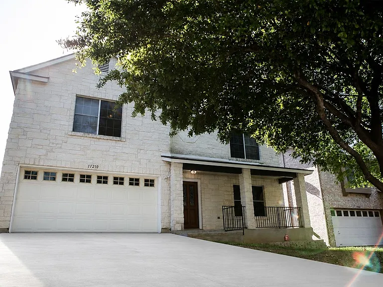 11210 Kingsgate Dr — Photo 1