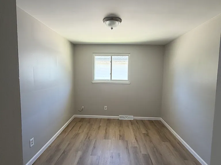 5556 Andover Blvd — Photo 3