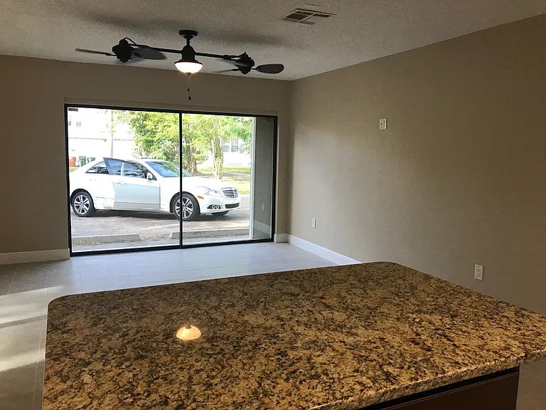 4305 Cypress Ln — Photo 10