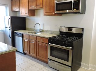 438 1/2 Ridge Rd, Wilmette, IL 60091