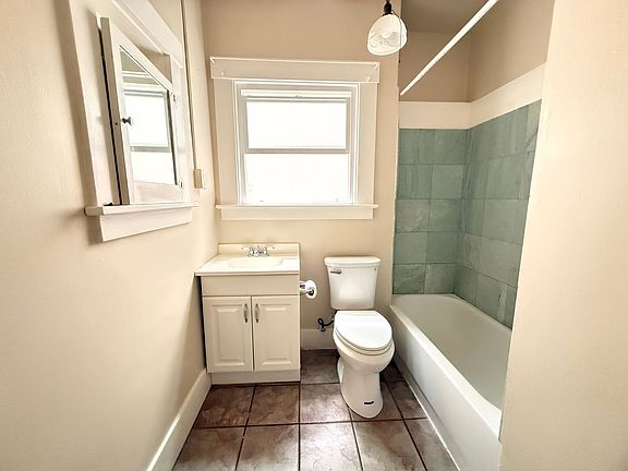 5th image of 442 8th St APT 9