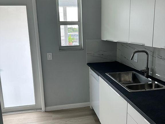 4th image of 1335 NE 105th St APT 4