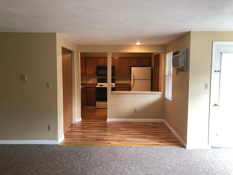 469 Glendale Dr — Photo 3
