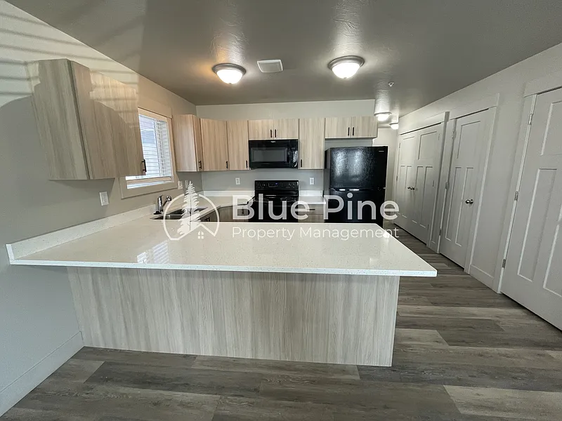 3 bed, 2.0 bath, 1173 sqft, $1,400 — Photo 4