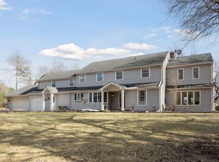 17901 Maple Hill Rd, Wayzata, MN 55391