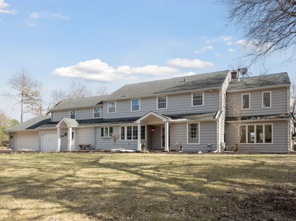 17901 Maple Hill Rd, Wayzata, MN 55391