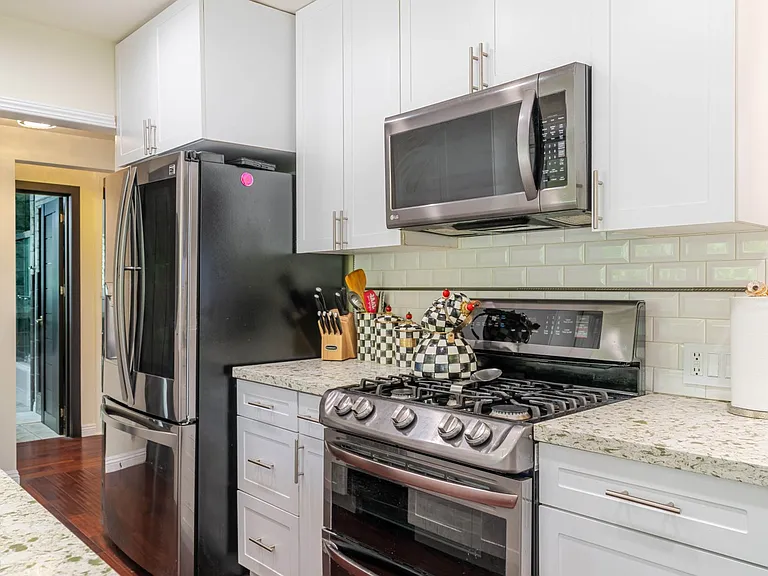 660 Woodbury Rd — Photo 11