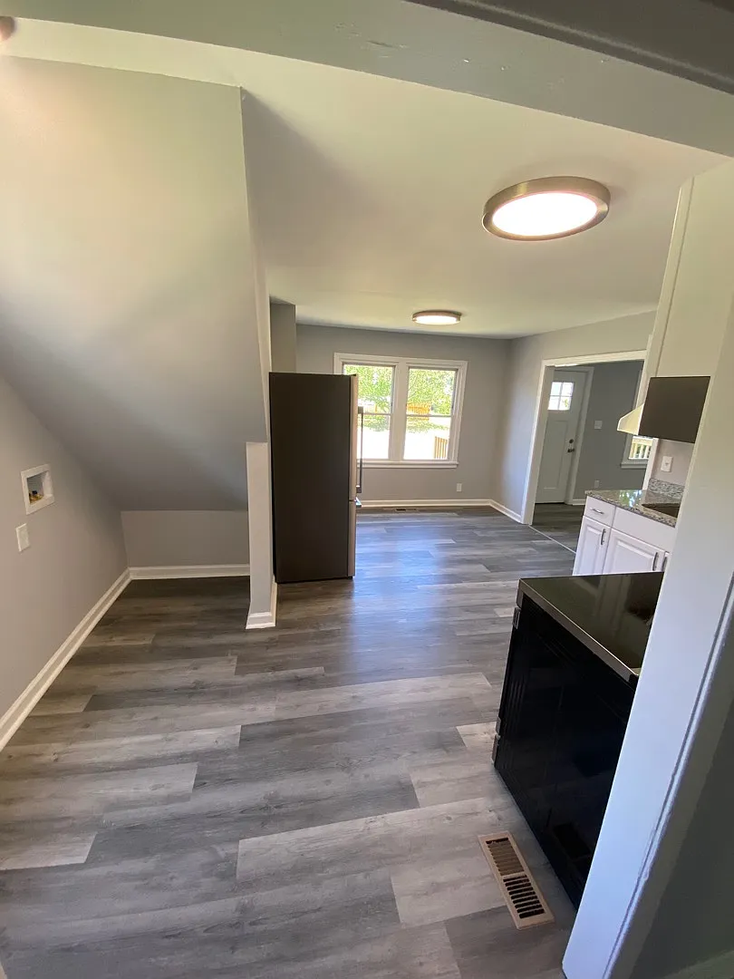 2510 Woodbine Ave — Photo 3