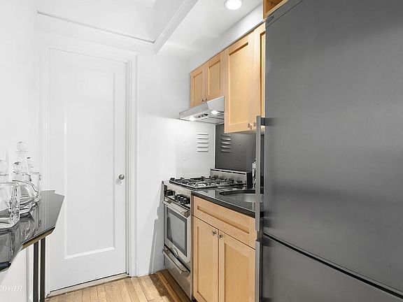 3rd image of 205 E 78th St APT 14-G