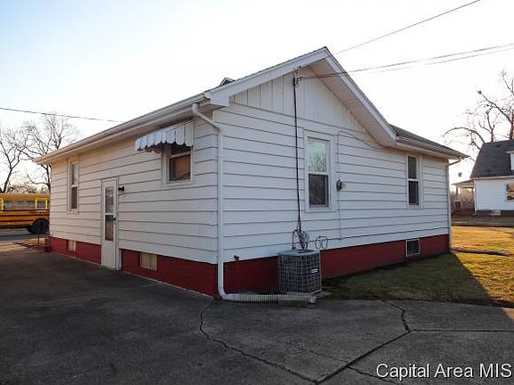 5th image of 2257 E North Grand Ave