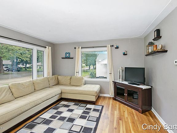 2nd image of 27 W 31st St