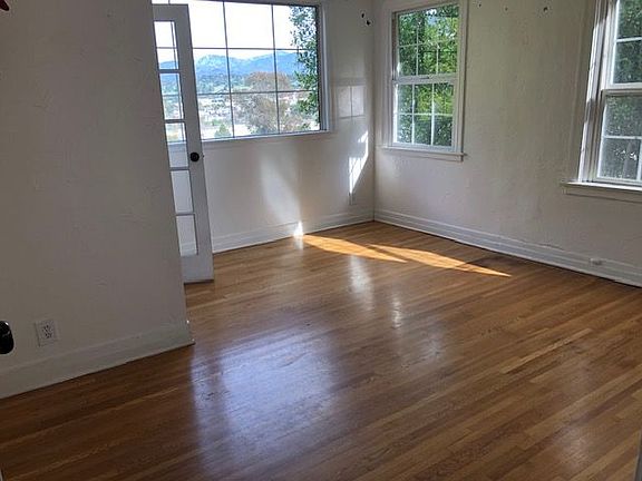 3rd image of 2598 N Adelbert Ave
