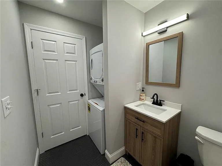 350 Main St #3 — Photo 10