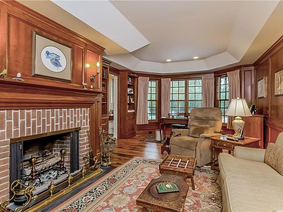 2nd image of 26 E Hill Way