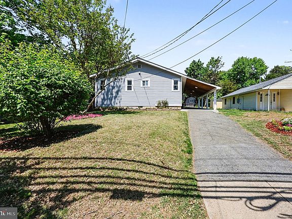 3rd image of 1602 Erskine St