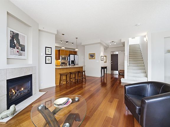 4th image of 827 Fairfield Rd #609