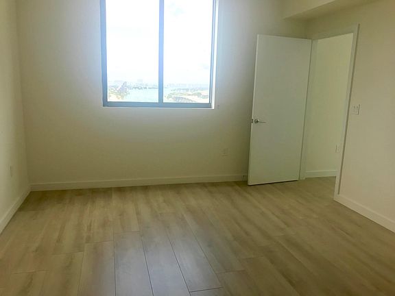 5th image of 1510 NE Miami Pl #1