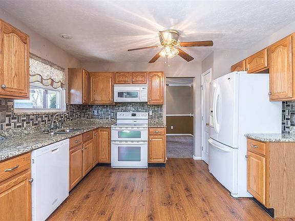 4th image of 47 Harness Ln