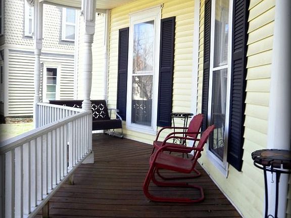 3rd image of 132 E Broadway Ave