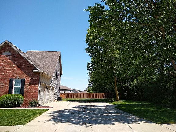 2nd image of 4005 Regal Valley Dr