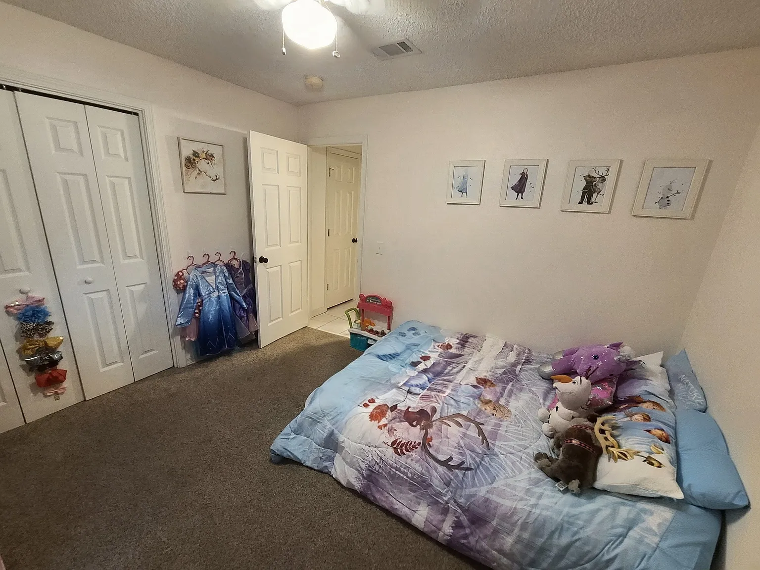 4 bed, 1926 sqft, $2,500 — Photo 4
