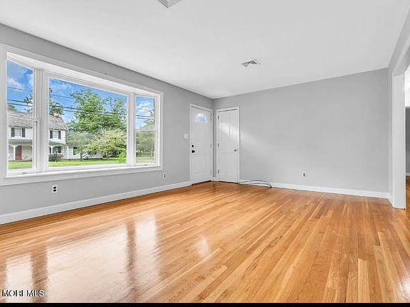3rd image of 56 Maine St