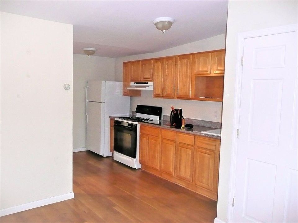 1st image of 266 18th St #3