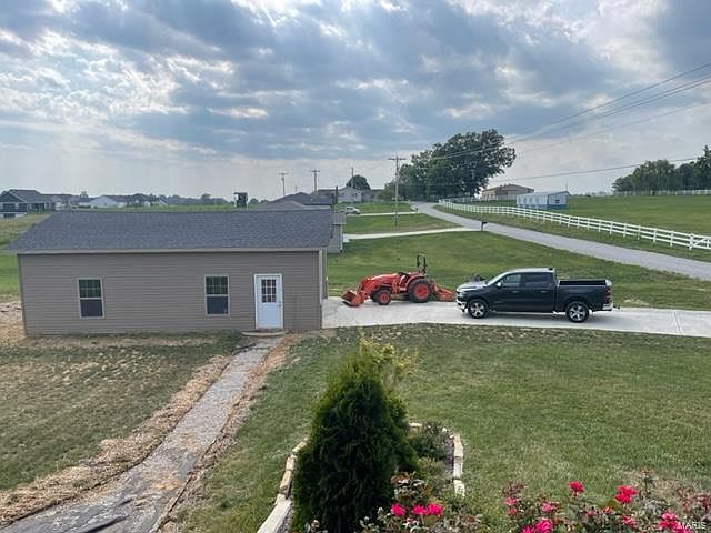 2nd image of 570 County Road 441
