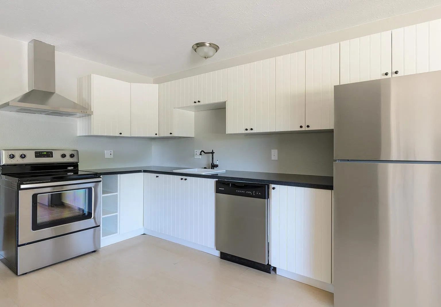 3 bed, 1200 sqft, $3,800 — Photo 1