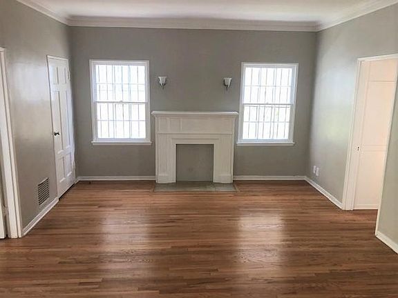 4th image of 106 N Sweetzer Ave #106