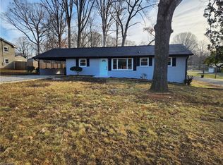 902 Country Ln, Winston Salem, NC 27107