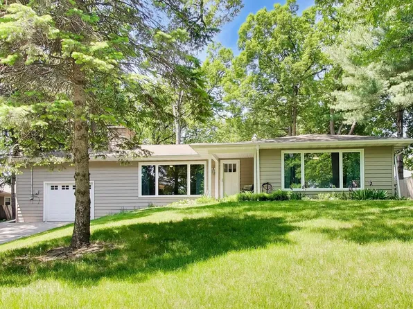 1030 Jenkins DRIVE, Fontana, WI 53125