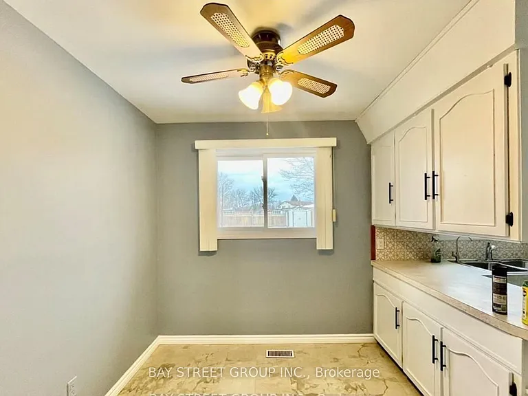 6852 Hagar Ave — Photo 6