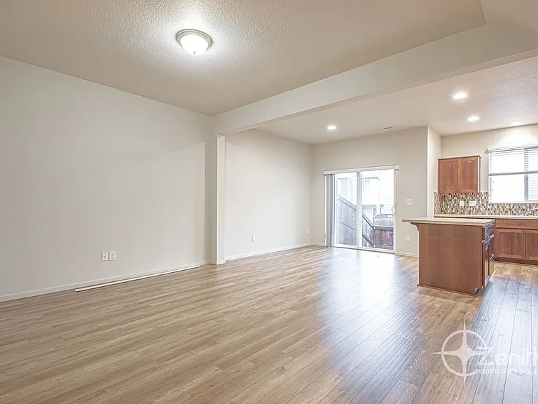 8515 NE 13th Pl — Photo 4