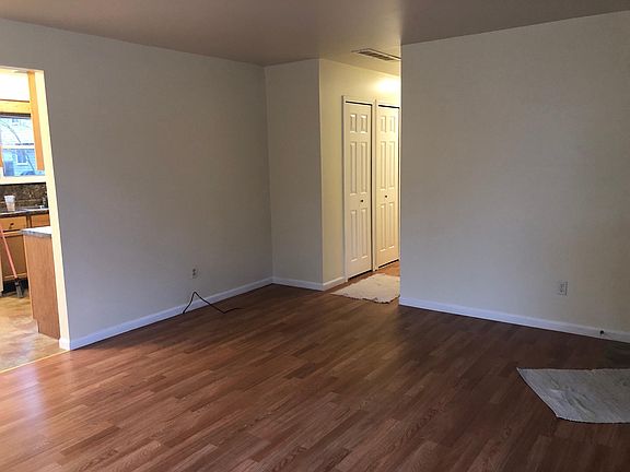 2nd image of 431 Sherwood Ct