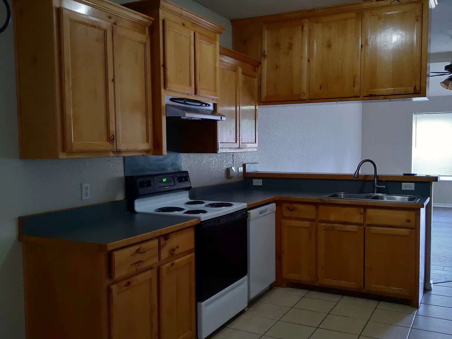 2 bed, 1100 sqft, $1,395 — Photo 1