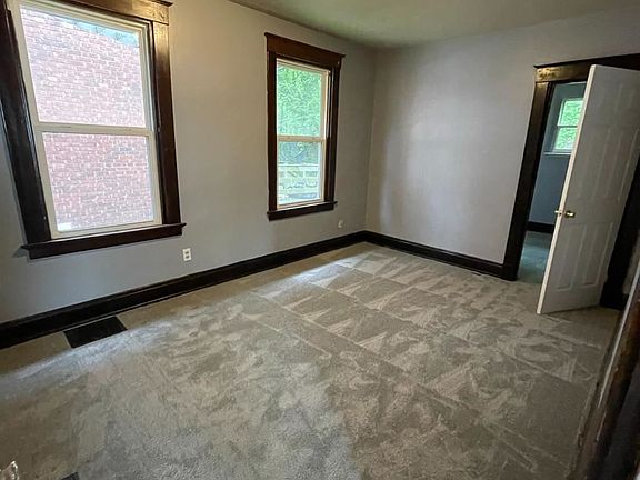 4th image of 925 Elberon Ave