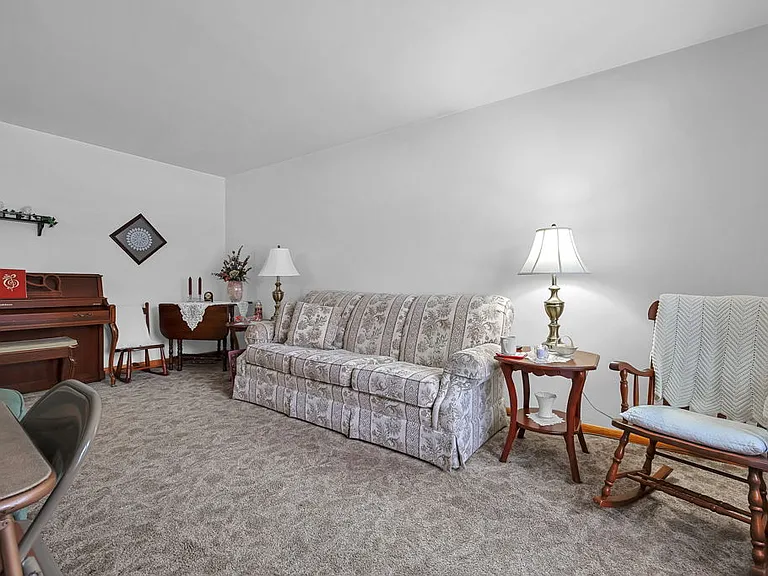 New Concord Apartments — Photo 7