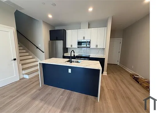 1806 D St NE #7