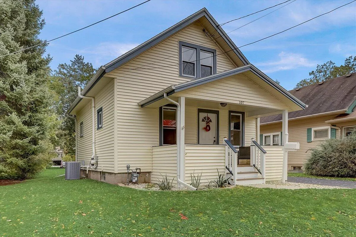 107 Columbia Ave photo 1